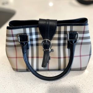 Burberry handbag in excellent condition